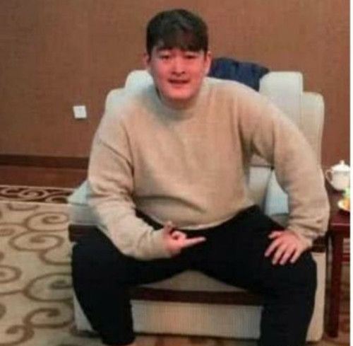 赵本山儿子近照 发胖的厉害正在减肥