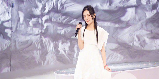 谢娜成立奖学金 谢娜的家境不好怎么回事