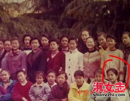 赵薇青涩学生照爆出 年轻时更美