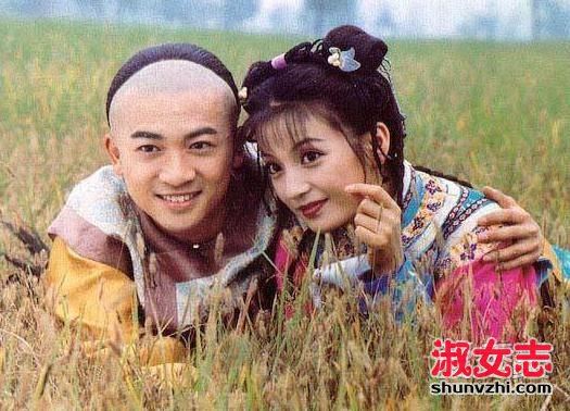 赵薇青涩学生照爆出 年轻时更美