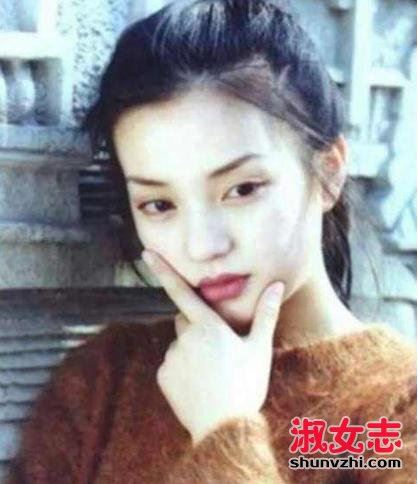 赵薇青涩学生照爆出 年轻时更美