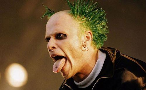  超凡乐队主唱逝世 为什么会死在了伦敦的家中