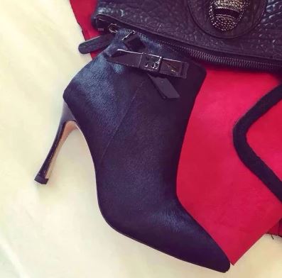 孔雀蓝颜色显老气吗 孔雀蓝配什么颜色好看