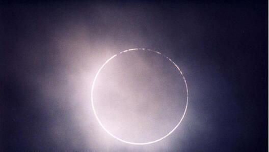 血月亮预兆着什么 天现异兆难道有什么特殊的含义