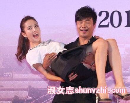 佟丽娅走春光图片 佟丽娅被老公抱起走光尴尬
