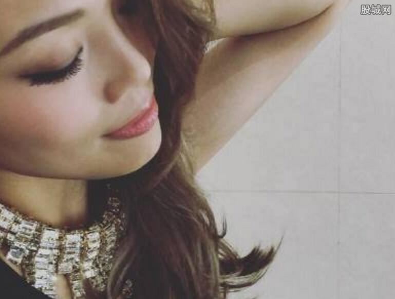 容祖儿夹春卷事件是什么梗