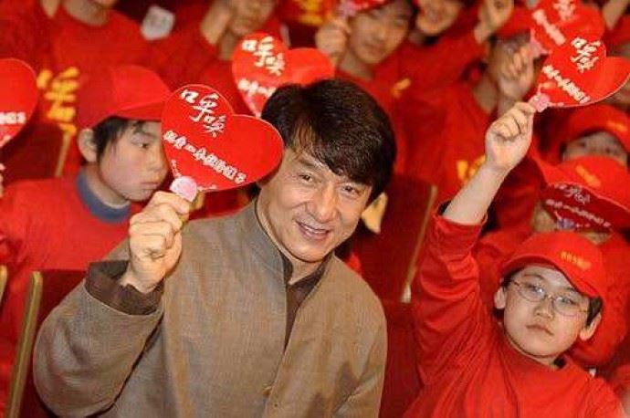 成龙真名到底叫什么 为什么儿子房祖名不跟成龙姓