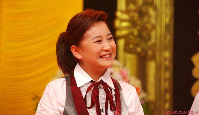 贾玲的妈妈是怎么去世的 贾玲的家庭背景