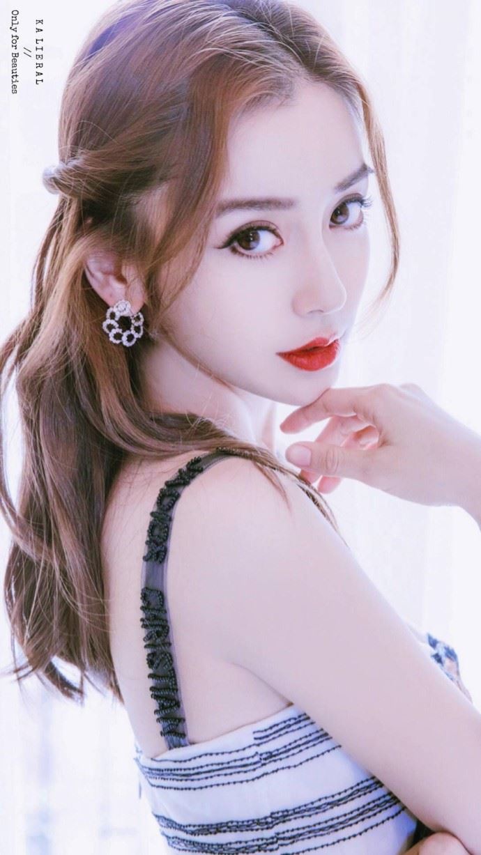 陈赫baby车内拥吻什么电影 尺度太大众人羞红脸