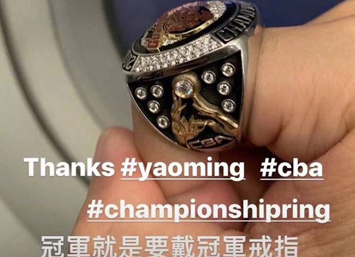 周杰伦晒冠军戒指 广东队cba总冠军戒指