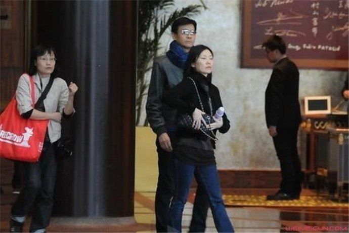 郑少秋妻子官晶华资料 郑少秋为什么选择官晶华