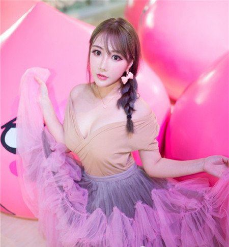 小訫为什么叫电竞母猪 爆乳36E让人惊叹