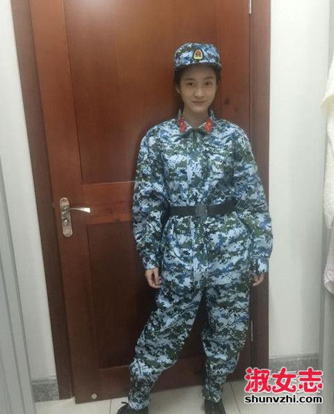 关晓彤晒军训照 女明星军训照片盘点
