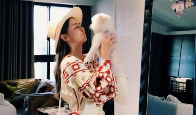 李毓芬整容前照片吓死人 改造成性感尤物迷得三男神晕头转向【图