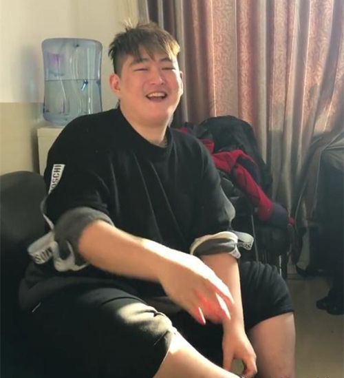  赵本山儿子减肥 被网友赞低调的富二代