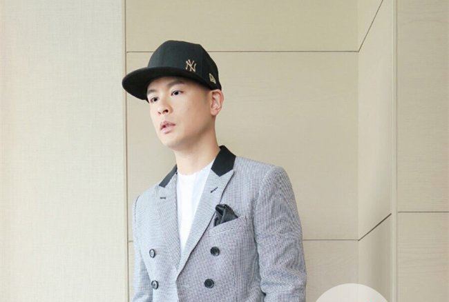 侧田为什么戴帽子 原来侧田是有难言之隐