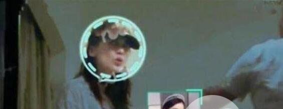 黄圣依疑被劝酒 现场画面看出很无奈