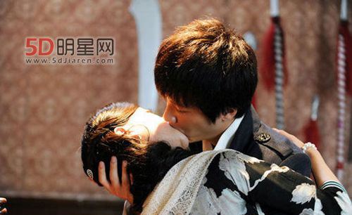 烽火佳人吴谨言吻戏 李智楠吴谨言吻戏