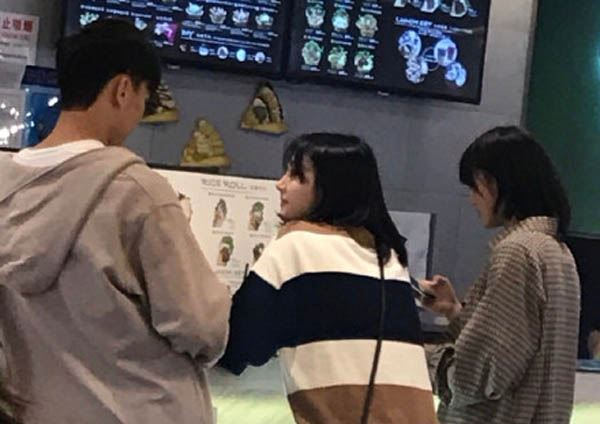 郑爽替身妍妍照片资料 两人的私下关系真的好