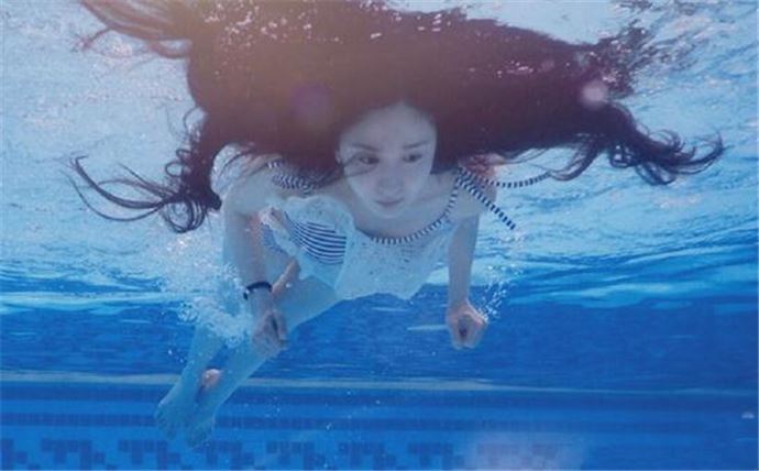 张超与娄艺潇关系 张超为什么不红