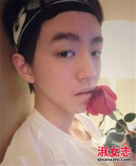 王俊凯女朋友李佳宁吗 王俊凯李佳宁亲吻照片