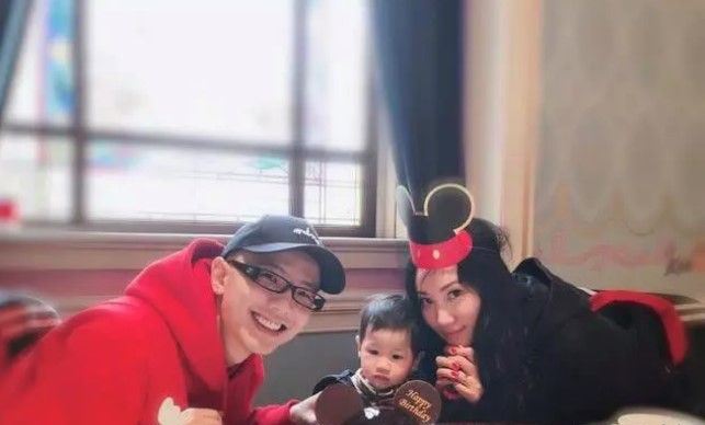 歌手平安喜获二胎 平安老婆近照曝光