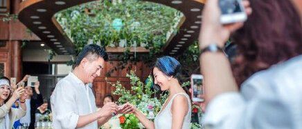 高曙光现任老婆多大 和妻子王玲的浪漫求婚照