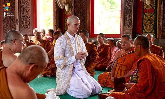 泰星Tor低调剃度出家 泰国艺人剃度出家太正常