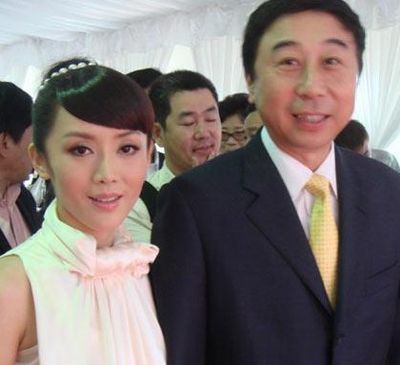 冯巩妻子艾慧简历 冯巩和妻子艾慧的爱情