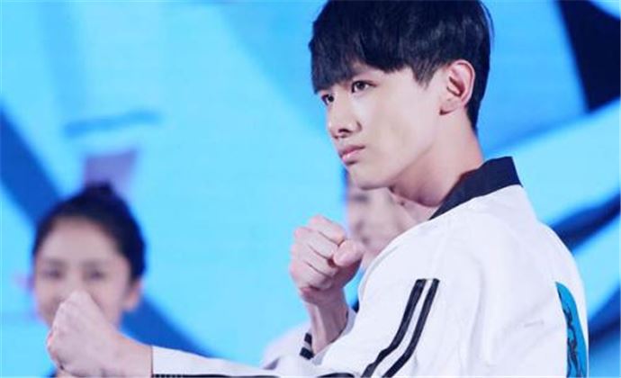 白敬亭个人资料 白敬亭家境背景曝光是哪里人