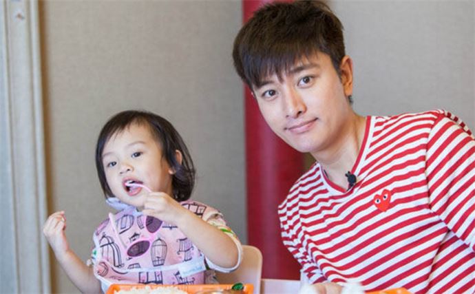 贾甜馨最新照片 王源迷妹贾甜馨长大了