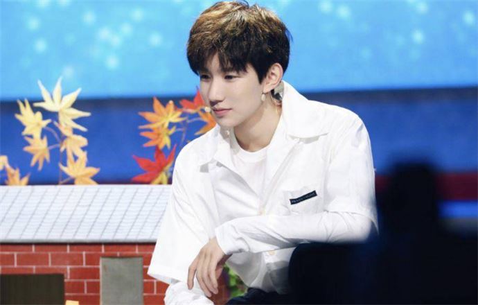 贾甜馨最新照片 王源迷妹贾甜馨长大了