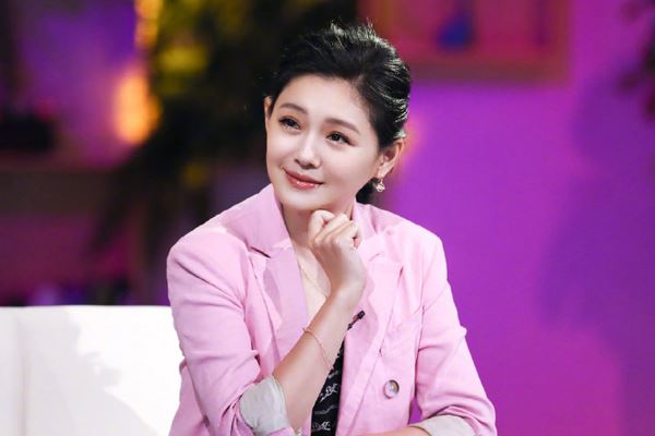 大S替夫道歉 汪小菲开豪车玩手机道歉