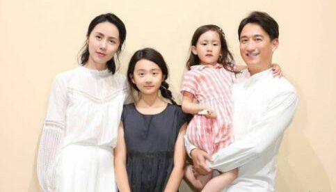  黄多多染发遭质疑 13岁的小姑娘染头发太早