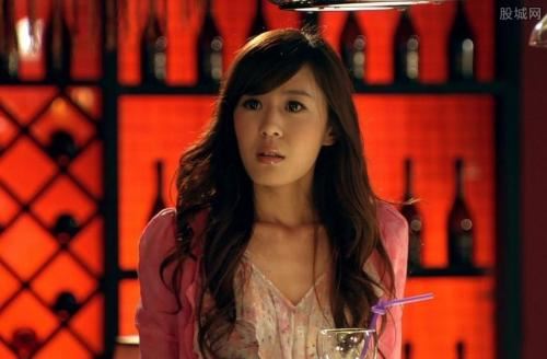 李金铭的老公是谁 李金铭金世佳结婚照是一对？