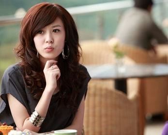 李金铭的老公是谁 李金铭金世佳结婚照是一对？