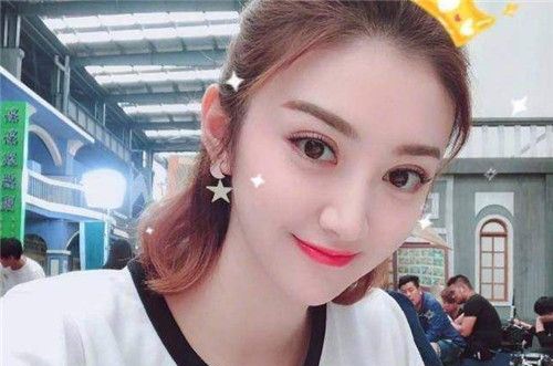 景甜演讲擤鼻涕 微博回应相当真实可爱