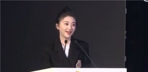 景甜演讲擤鼻涕 微博回应相当真实可爱