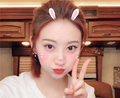 景甜演讲擤鼻涕 微博回应相当真实可爱