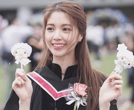  2018香港小姐冠军陈晓华资料和生活照