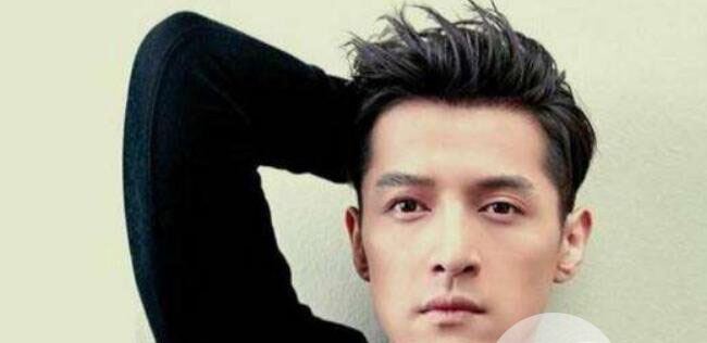 胡歌爆炸头发型图片 这是放飞自我了