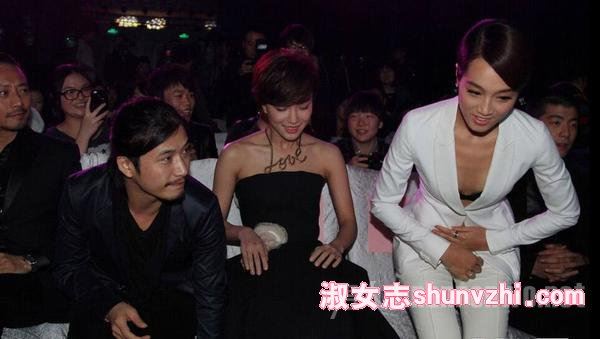 朱丹走光照片 朱丹低胸俯身走光