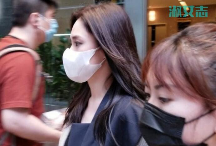 阿娇离婚后首现身 全程一声不吭避谈前夫相关