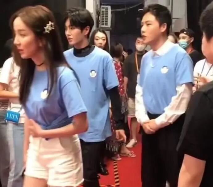 李汶翰澄清玩手机让人等 李汶翰被谁黑了真相是什么