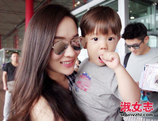 霍思燕儿子像黄毅清 黄奕与霍思燕骂战怎么回事