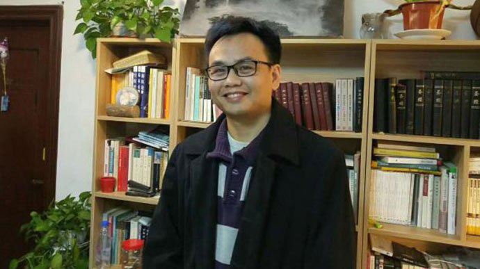 袁立现任老公梁太平是诗人 都挺热衷做公益