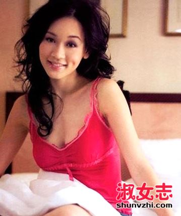 郑爽的胸有多大 郑爽的胸很小吗 郑爽三围