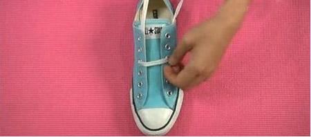 蝴蝶结鞋带的系法图解 鞋带蝴蝶结怎么系