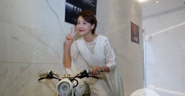 周海媚三级电影 周海媚与黄百鸣激情床戏