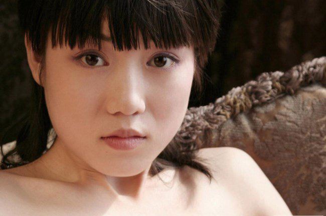 张筱雨全捰艺术照‍ 比汤芳年轻几岁经验少点